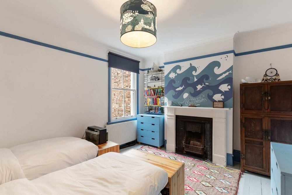 undefined Lovely 4 Bedroom House near Portobello 5