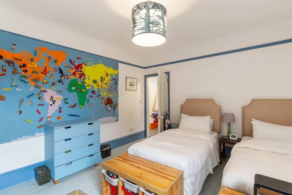 undefined Lovely 4 Bedroom House near Portobello 6