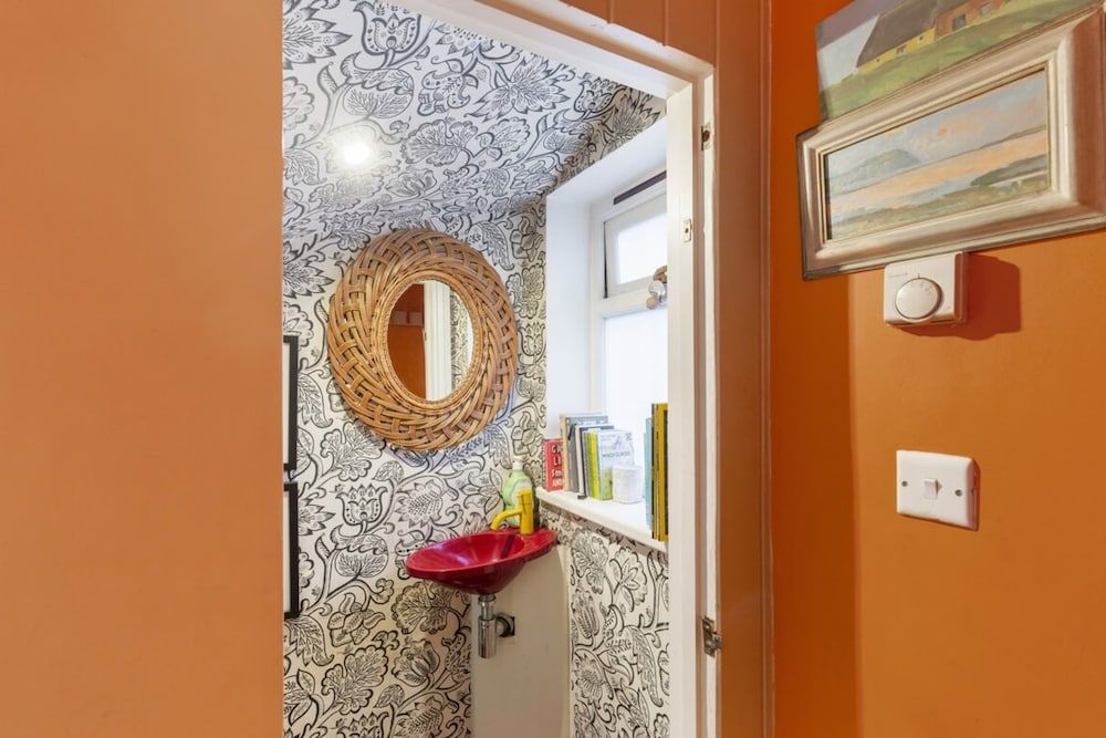 Lovely 4 Bedroom House near Portobello House (4 Bedrooms) 20