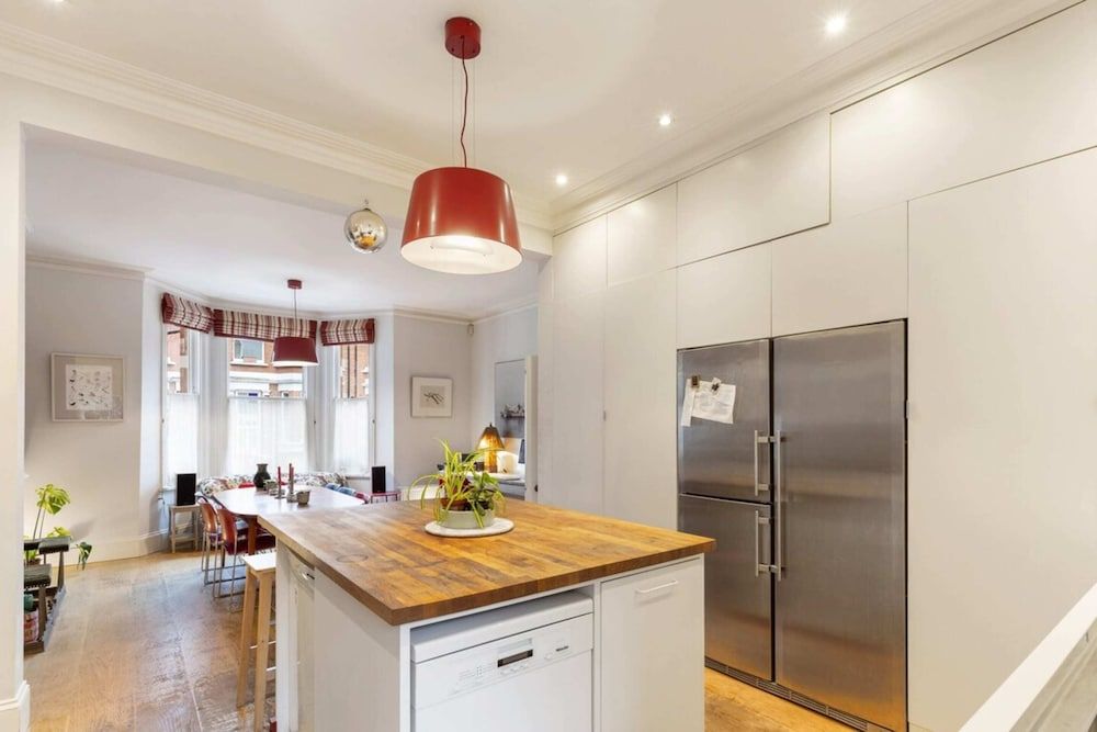 undefined Lovely 4 Bedroom House near Portobello 4