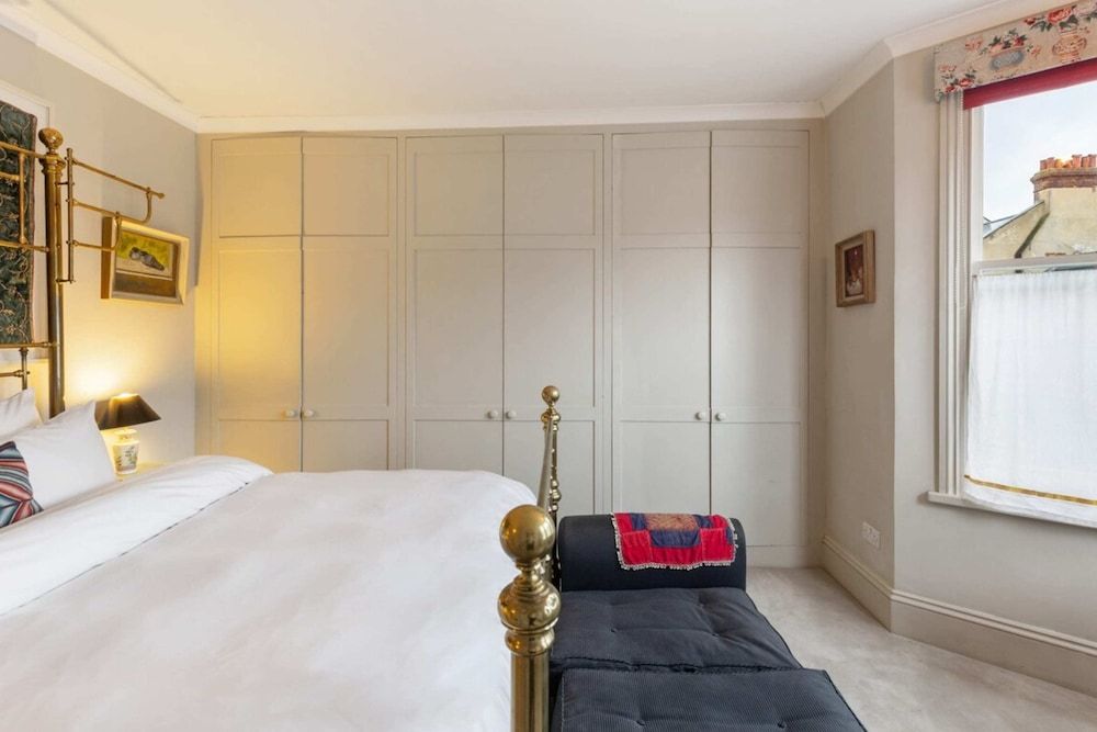 Lovely 4 Bedroom House near Portobello House (4 Bedrooms) 11