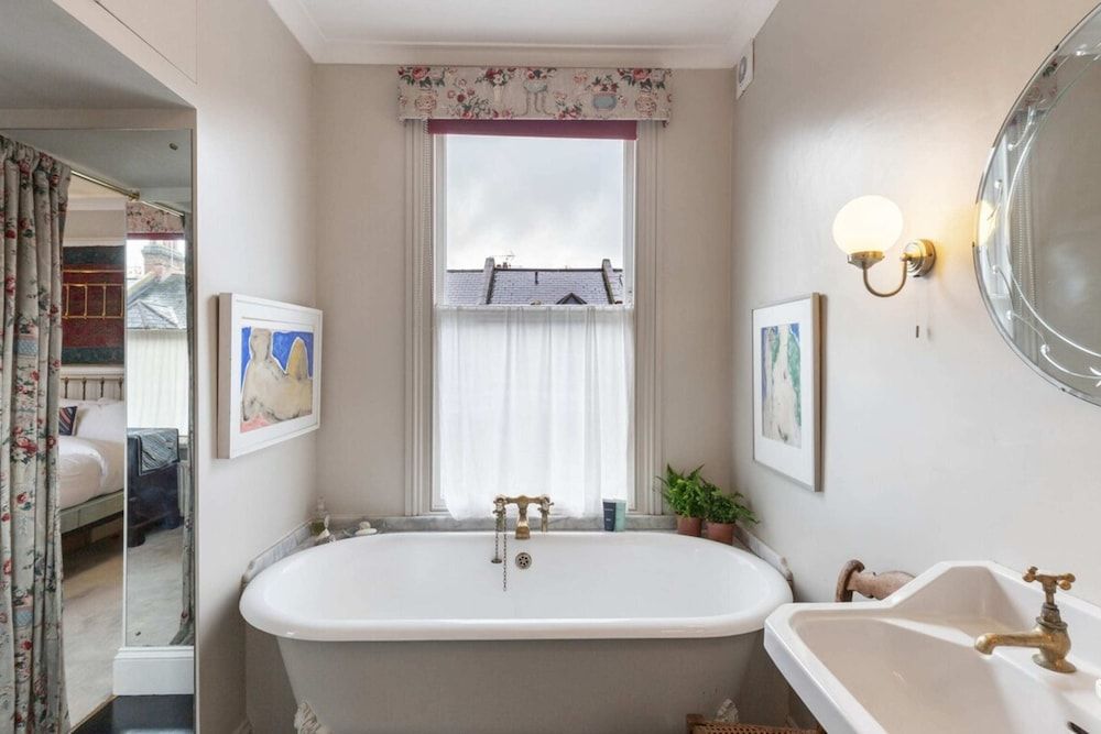 Lovely 4 Bedroom House near Portobello House (4 Bedrooms) 21