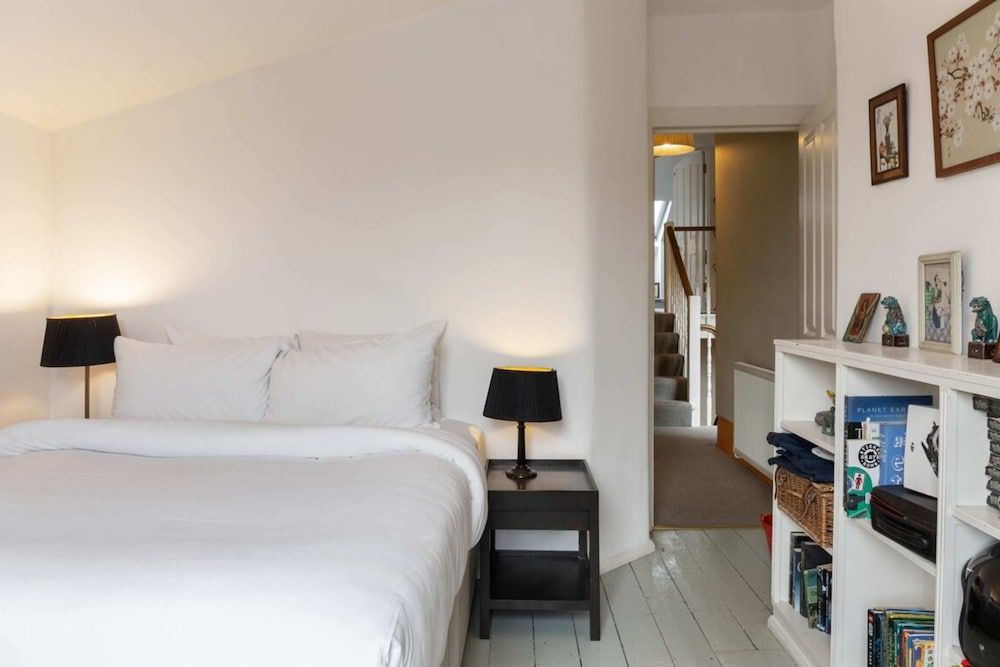 undefined Lovely 4 Bedroom House near Portobello 8