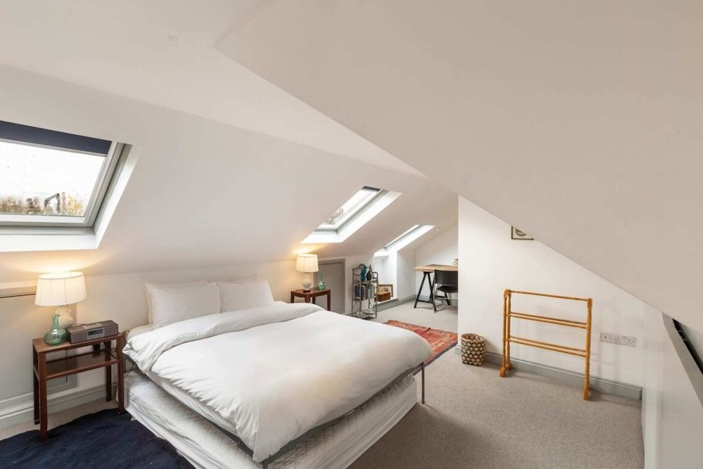 Lovely 4 Bedroom House near Portobello House (4 Bedrooms) 10