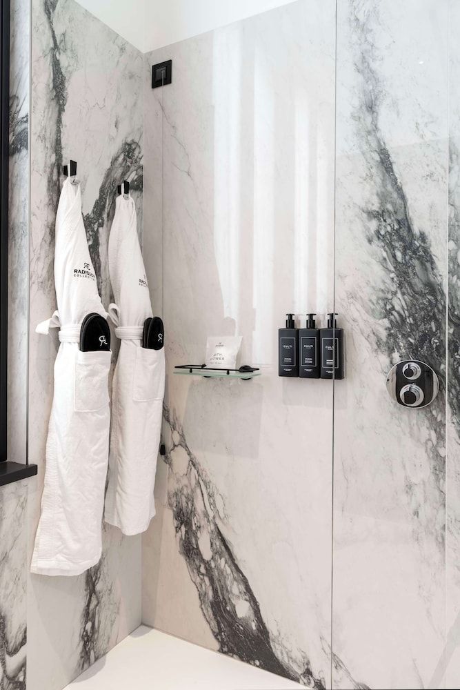 Room (Collection Corso Italia View)