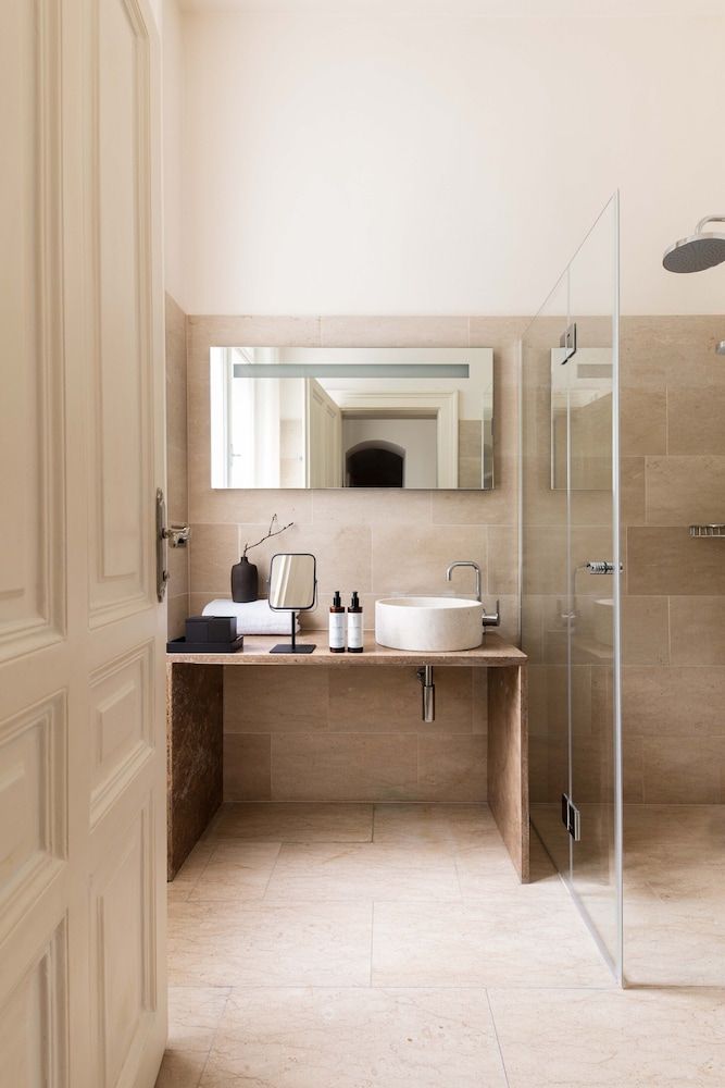 Zola Hotel - Palais de Bohème Superior Suite 6