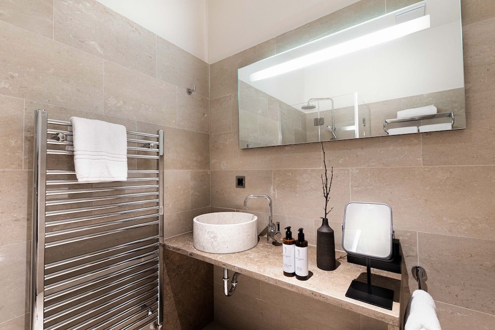 Zola Hotel - Palais de Bohème Superior Suite 5