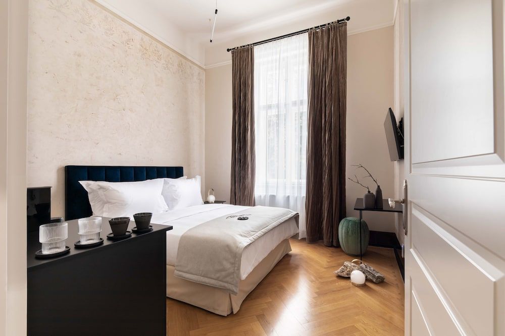 Zola Hotel - Palais de Bohème Superior Suite 7