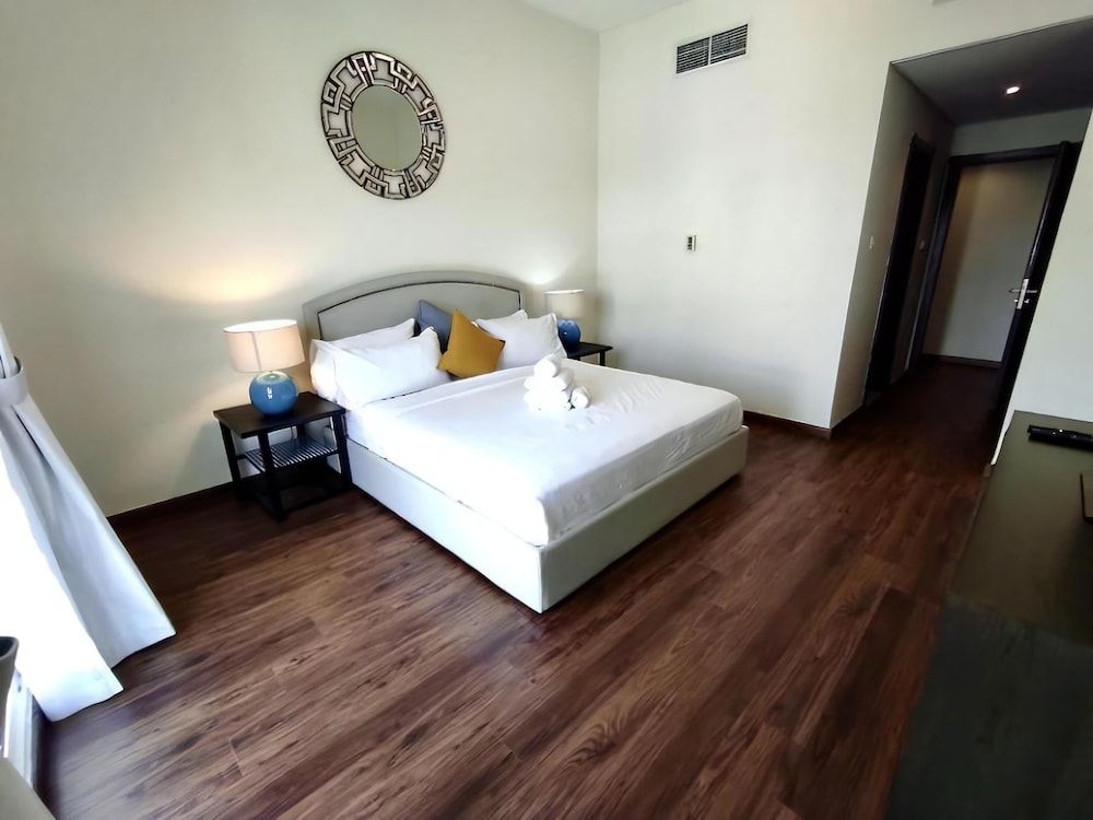 undefined Lux BnB 1BD Discovery Gardens 8