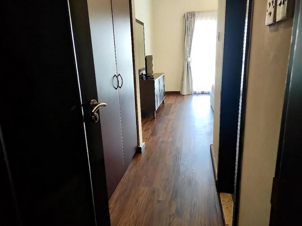 undefined Lux BnB 1BD Discovery Gardens 9