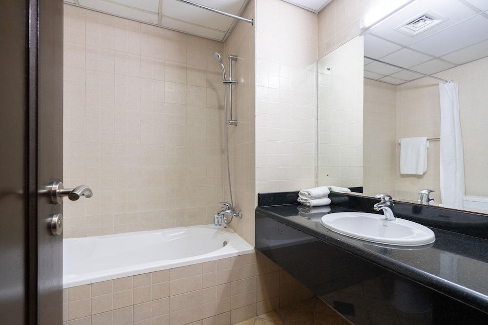 Lux BnB 1BD Discovery Gardens Comfort Apartment 24