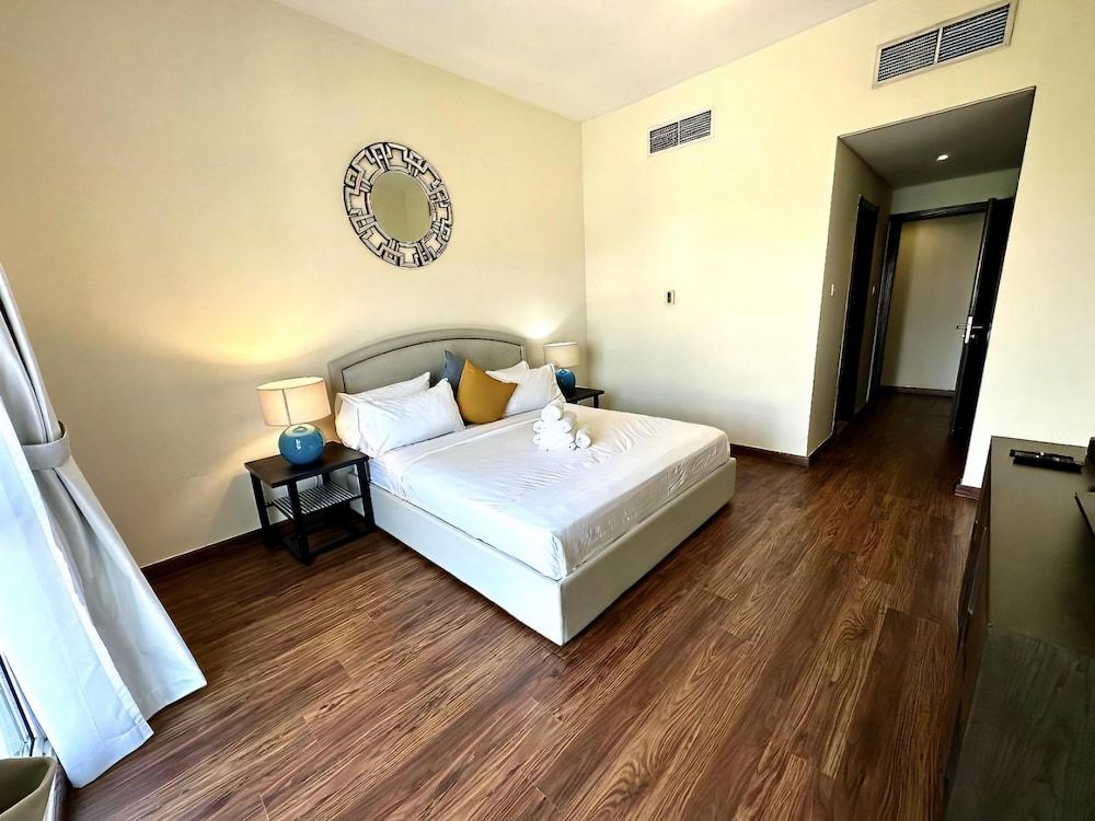undefined Lux BnB 1BD Discovery Gardens 6