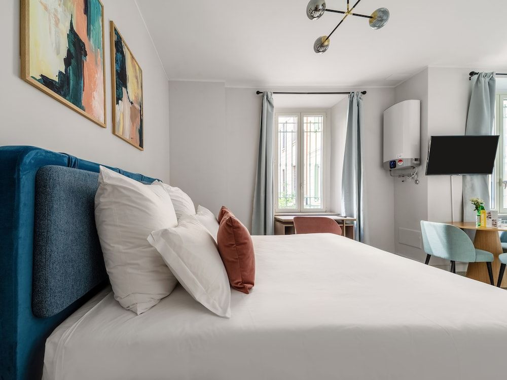 Numa Milan Loreto XL Studio with Kitchen, Sofa Bed 2