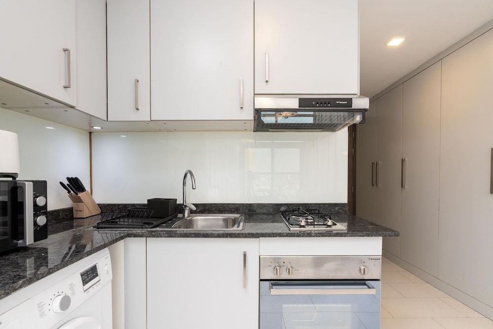 Lux BnB Studio Al Furjan Deluxe Studio Suite 12