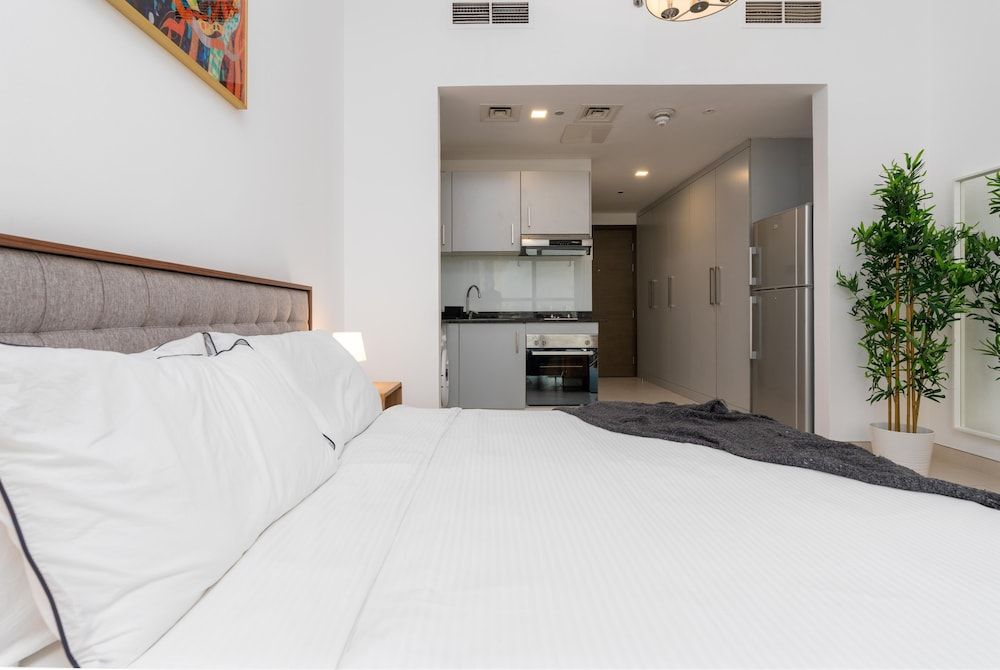 undefined Lux BnB Studio Al Furjan 6