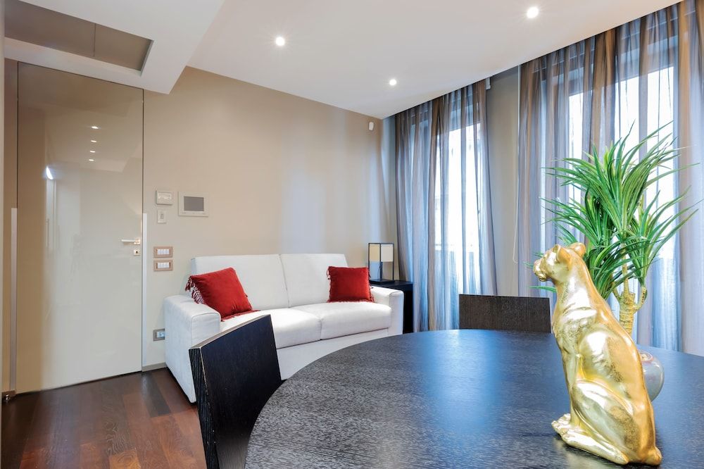 Milan Retreats Duomo Suites Premier Room (via San Pietro all'Orto 6) 4