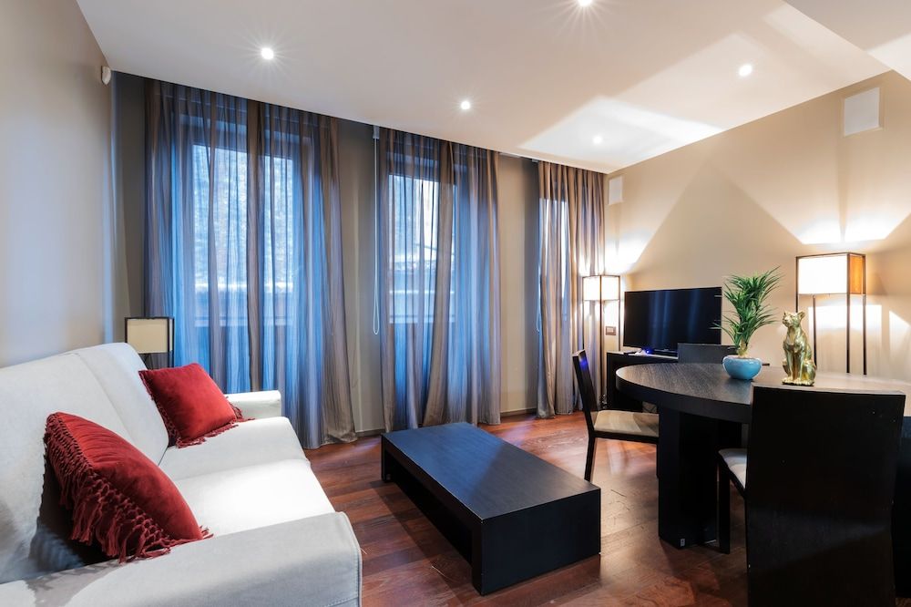 Milan Retreats Duomo Suites Premier Room (via San Pietro all'Orto 6) 3