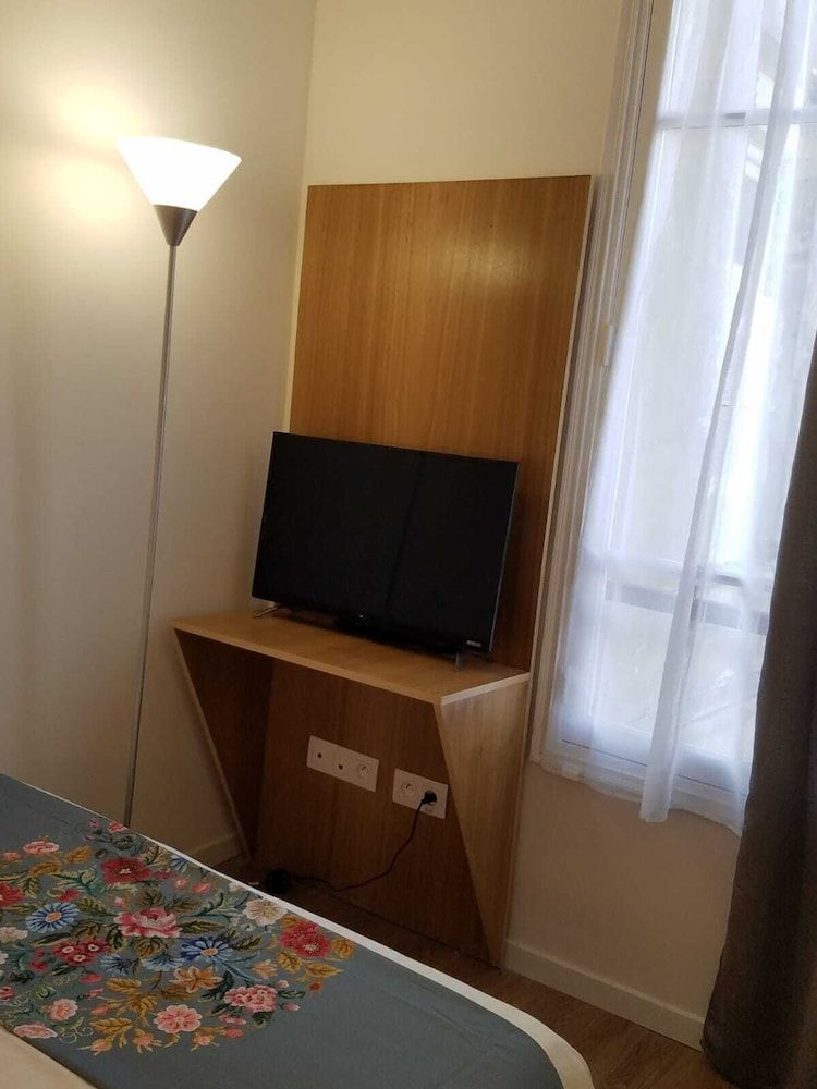 Dupleix Hotel Standard Double Room 8