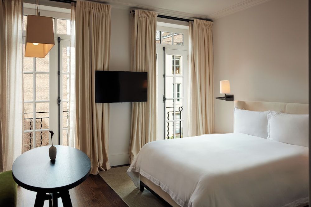 The Mercer Courtyard Room