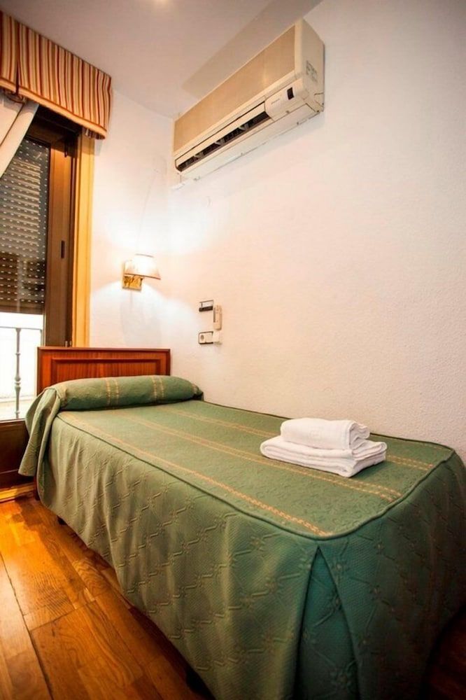 undefined Pensión Carrera 5