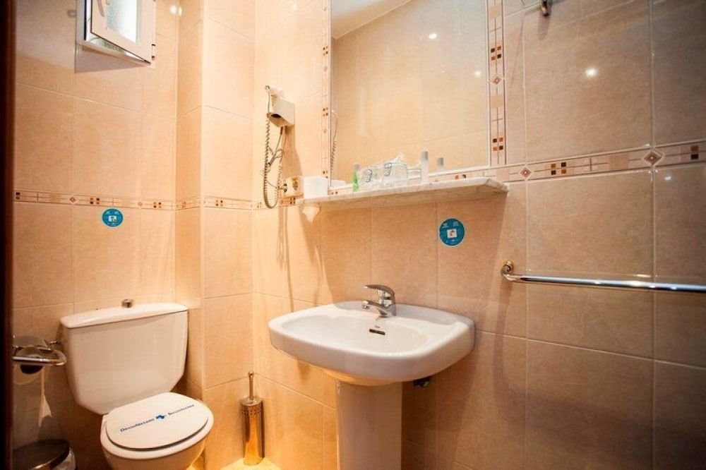 Pensión Carrera Double Room, Private Bathroom 13