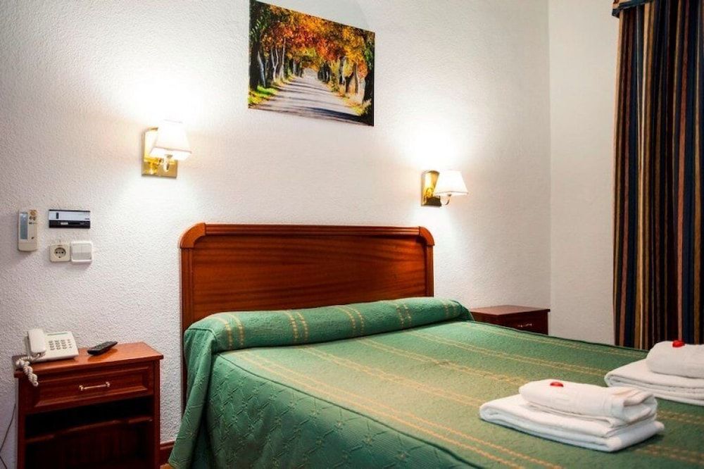 Pensión Carrera Double Room, Private Bathroom 6