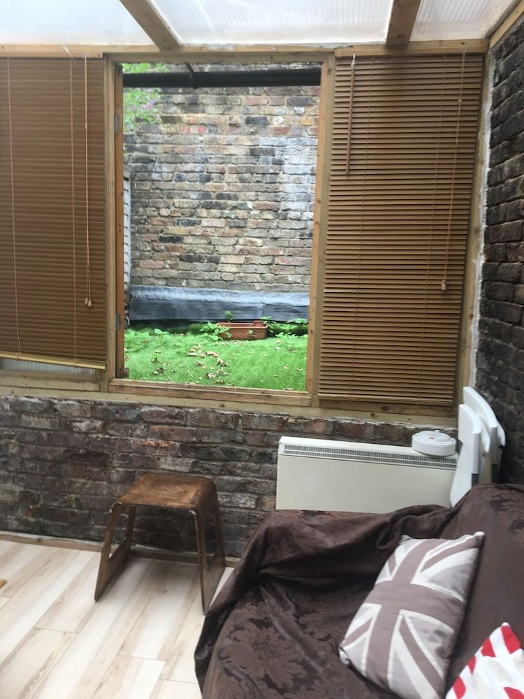 Stay in Kings Cross - Flat D Family Room, Non Smoking, Private Bathroom (En Suite with Conservatory ) 4