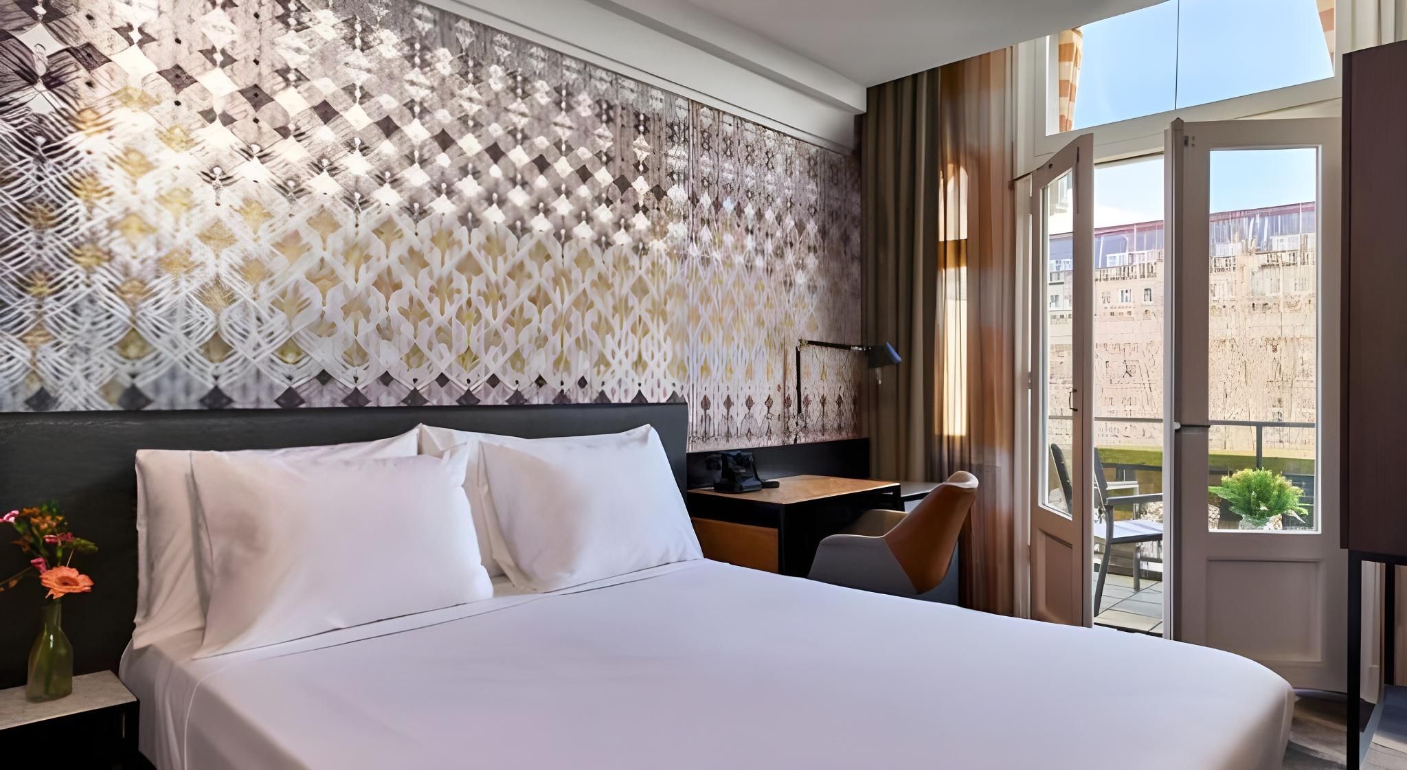 Clayton Hotel Amsterdam American Classic Double Room 3