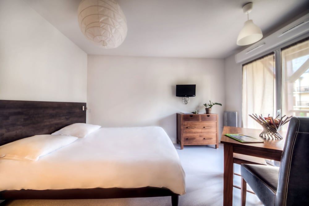 Comfort Aparthotel Lourdes L'Acacia Standard Room, Non Smoking (Queen) 2