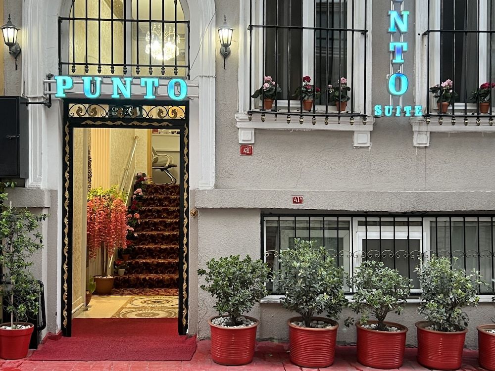 undefined Punto Suite 8