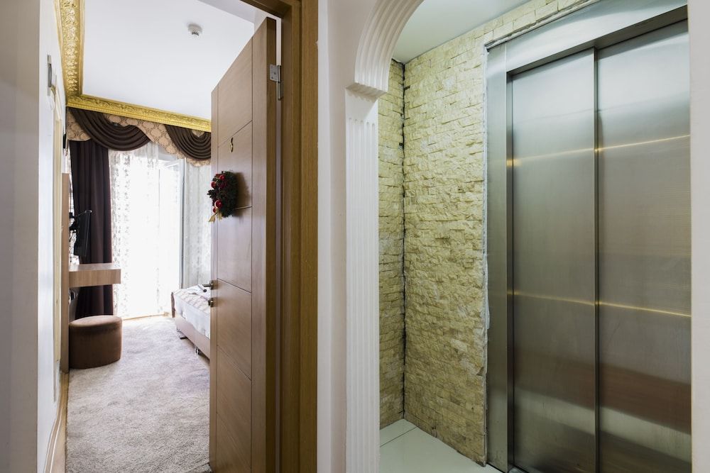 Punto Suite Deluxe Double or Twin Room 13