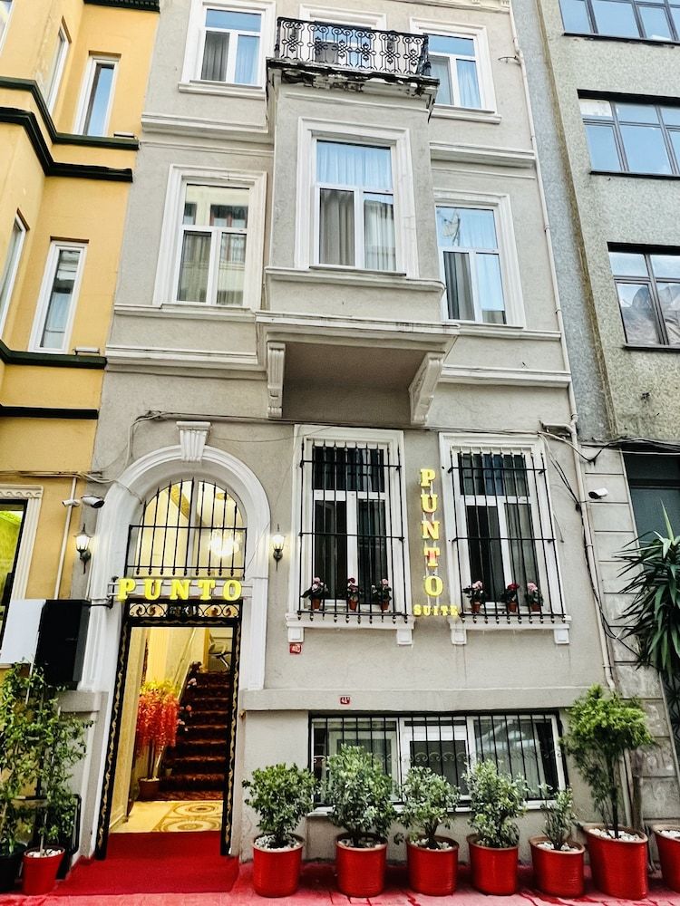 undefined Punto Suite 9