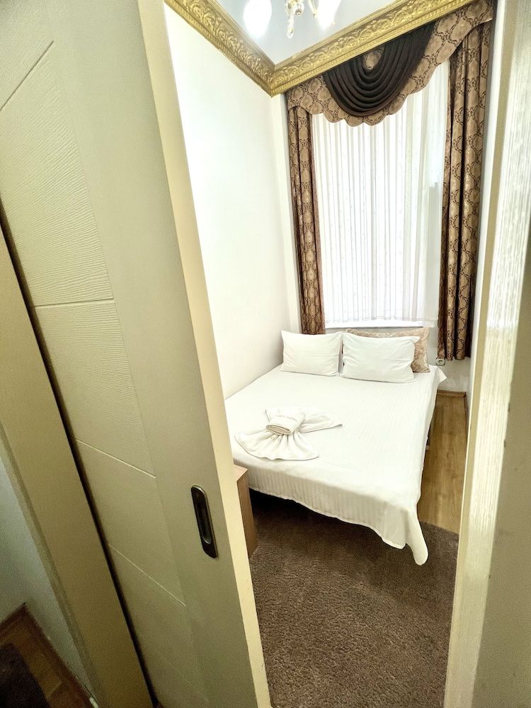 Punto Suite Deluxe Double or Twin Room 6