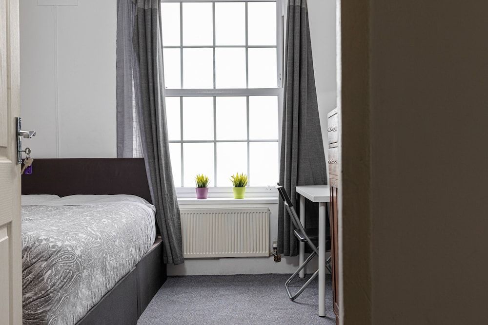 Tower Bridge Accommodation - 22 Double Room 23 5