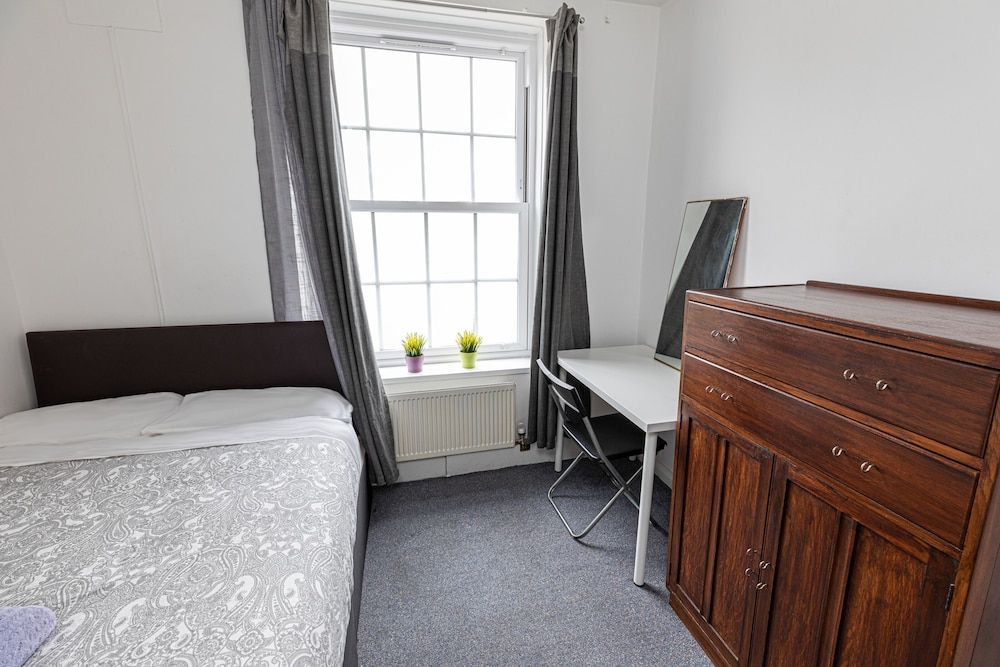 Tower Bridge Accommodation - 22 Double Room 23 4