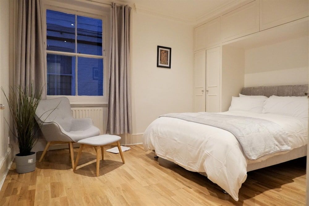 undefined Oxford Apartments 4