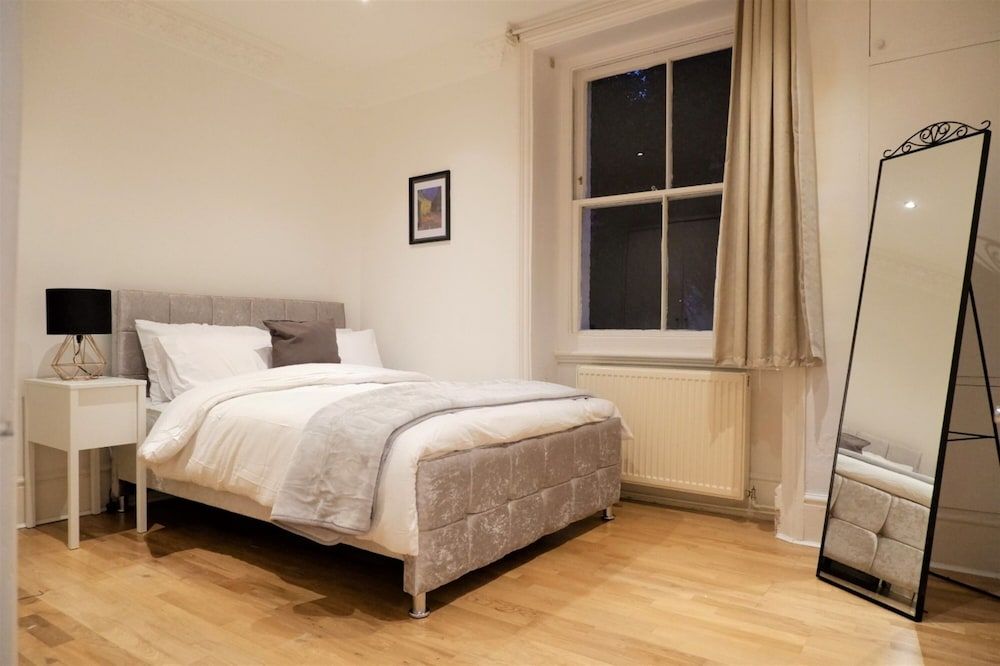 undefined Oxford Apartments 6