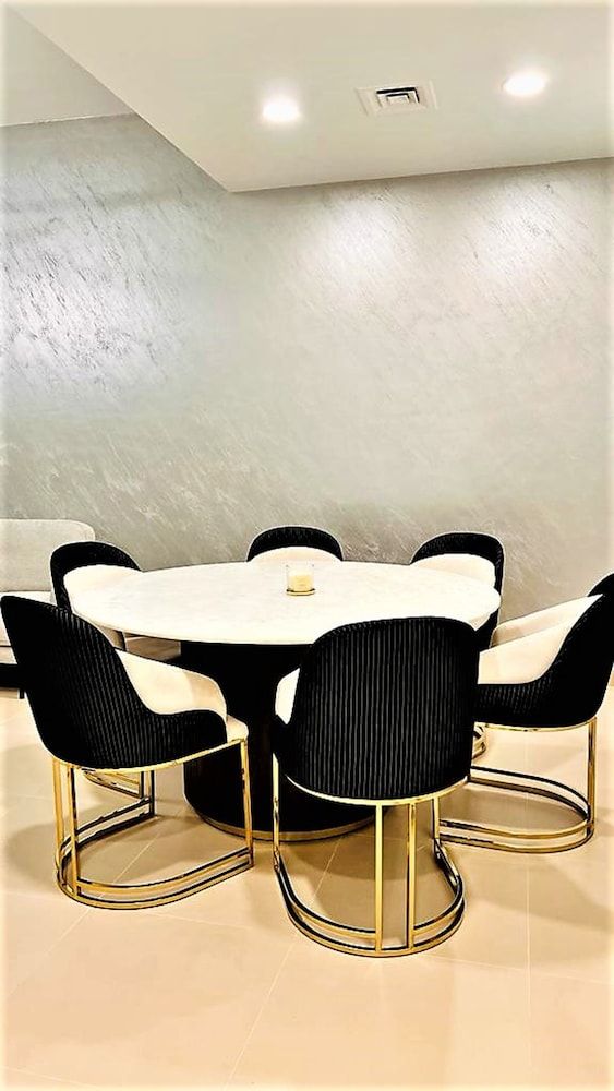 undefined Gorgeous 2bedroom in Bellevue Downtown 2