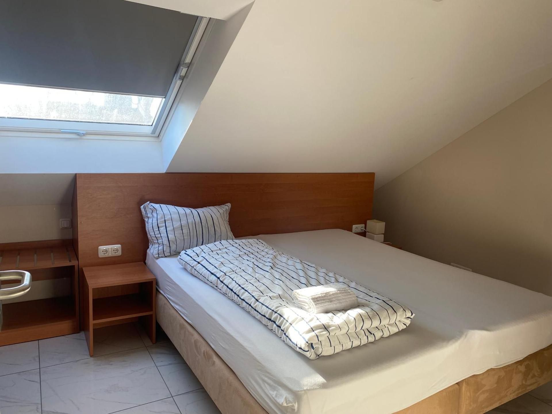 Zweibettzimmer-Business-Eigenes Badezimmer-No View