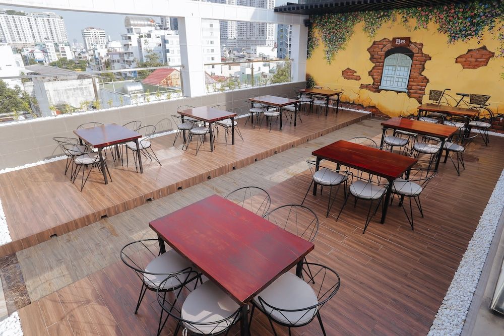 undefined Eyes Hotel 6