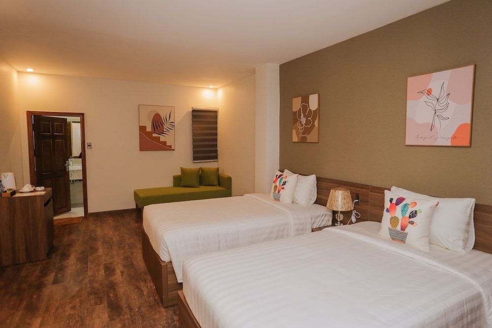 Eyes Hotel Premier Twin Room 8