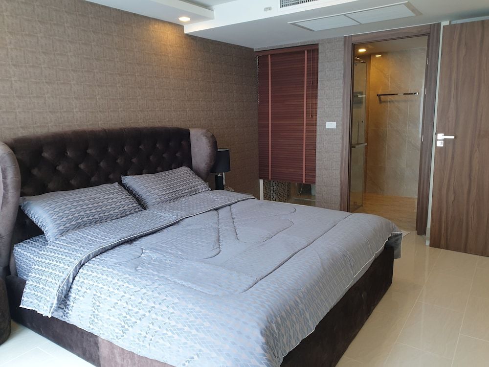 undefined Grand Avenue by Moshe