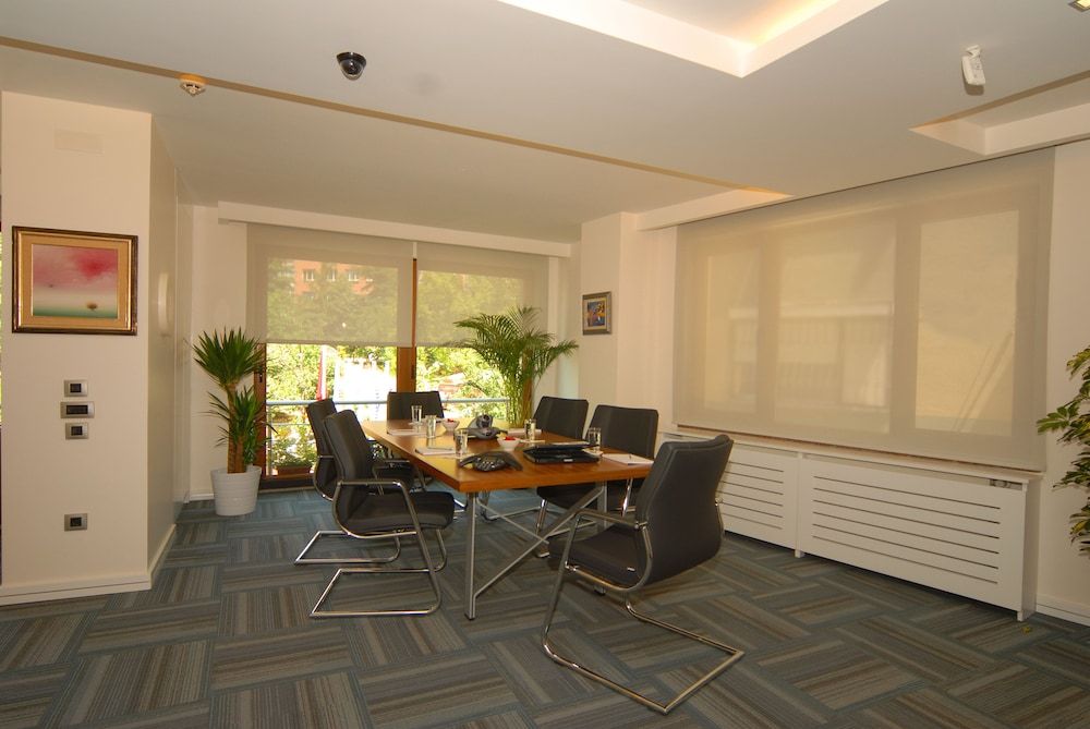 undefined Aura Suites