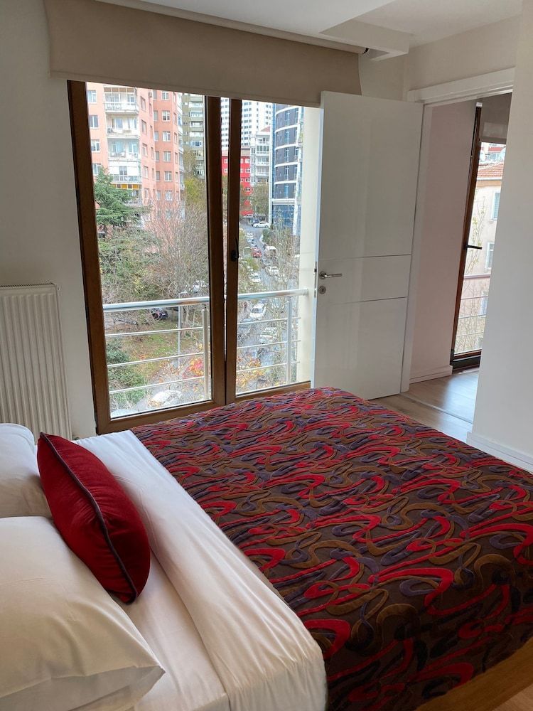 undefined Aura Suites 4