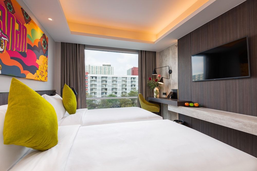 Premier Triple Room, City View