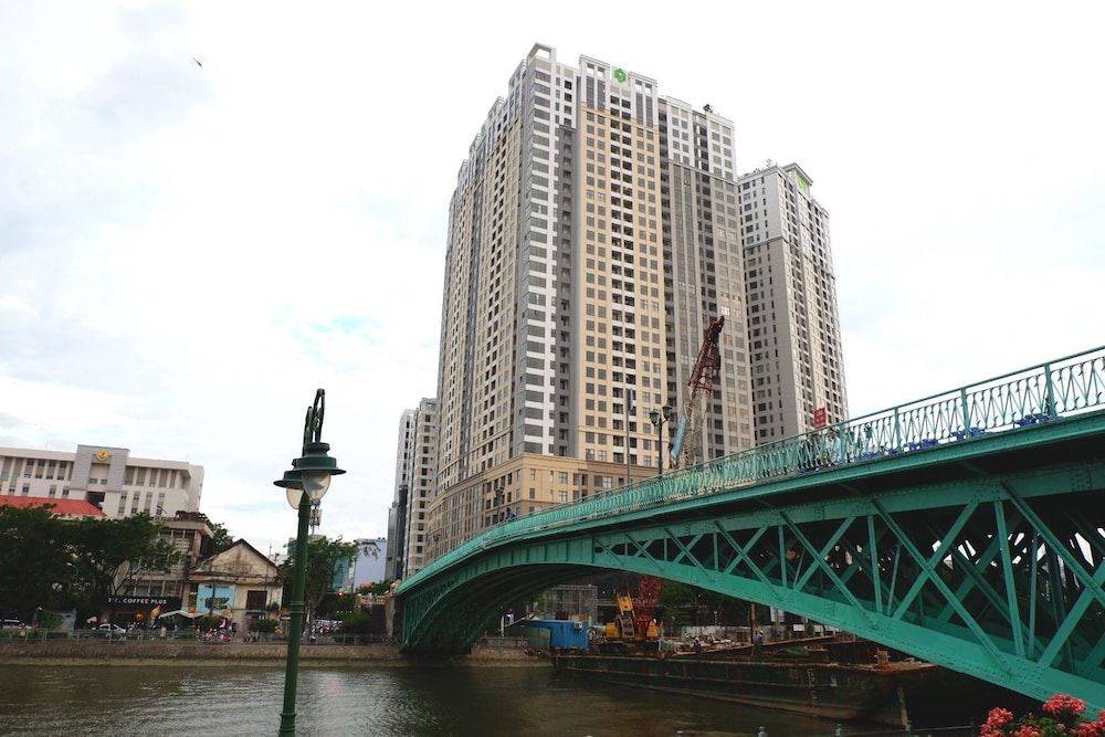 undefined Blue Fingers Saigon Royal - Tresor 2