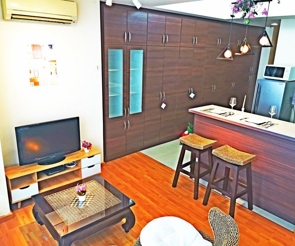 Parkview Apartment by Sweet Home Studio 12