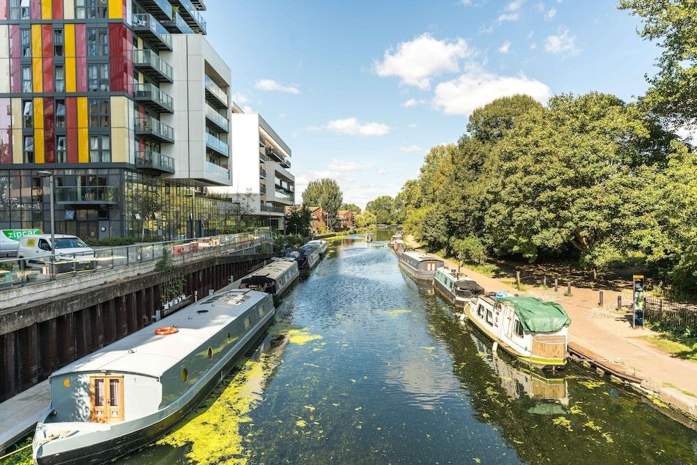 undefined 2 Bedroom Apartment on Homerton Road