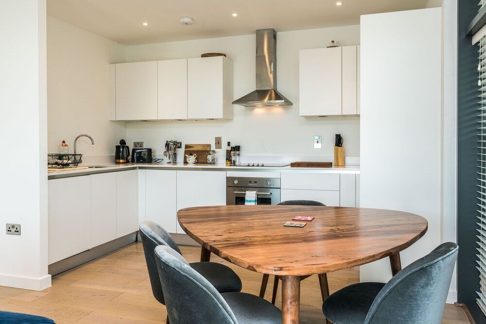 undefined 2 Bedroom Apartment on Homerton Road 5