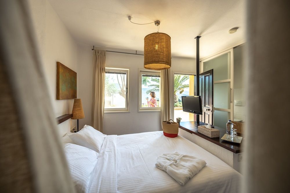undefined 4Reasons Hotel And Bistro 2